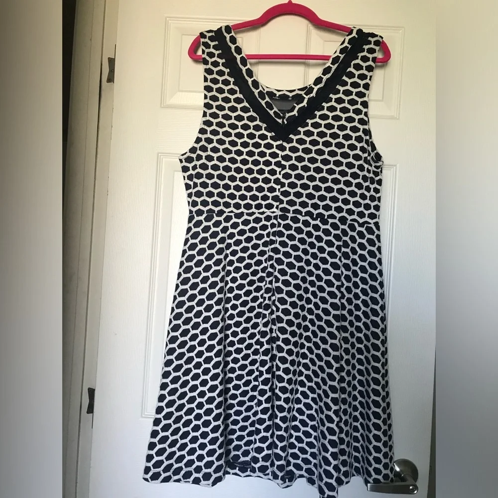 Dress - Picture 4 of 10